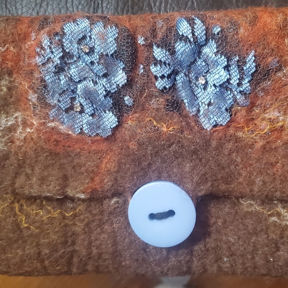 Wet felted pouch - Picture 7 of 8